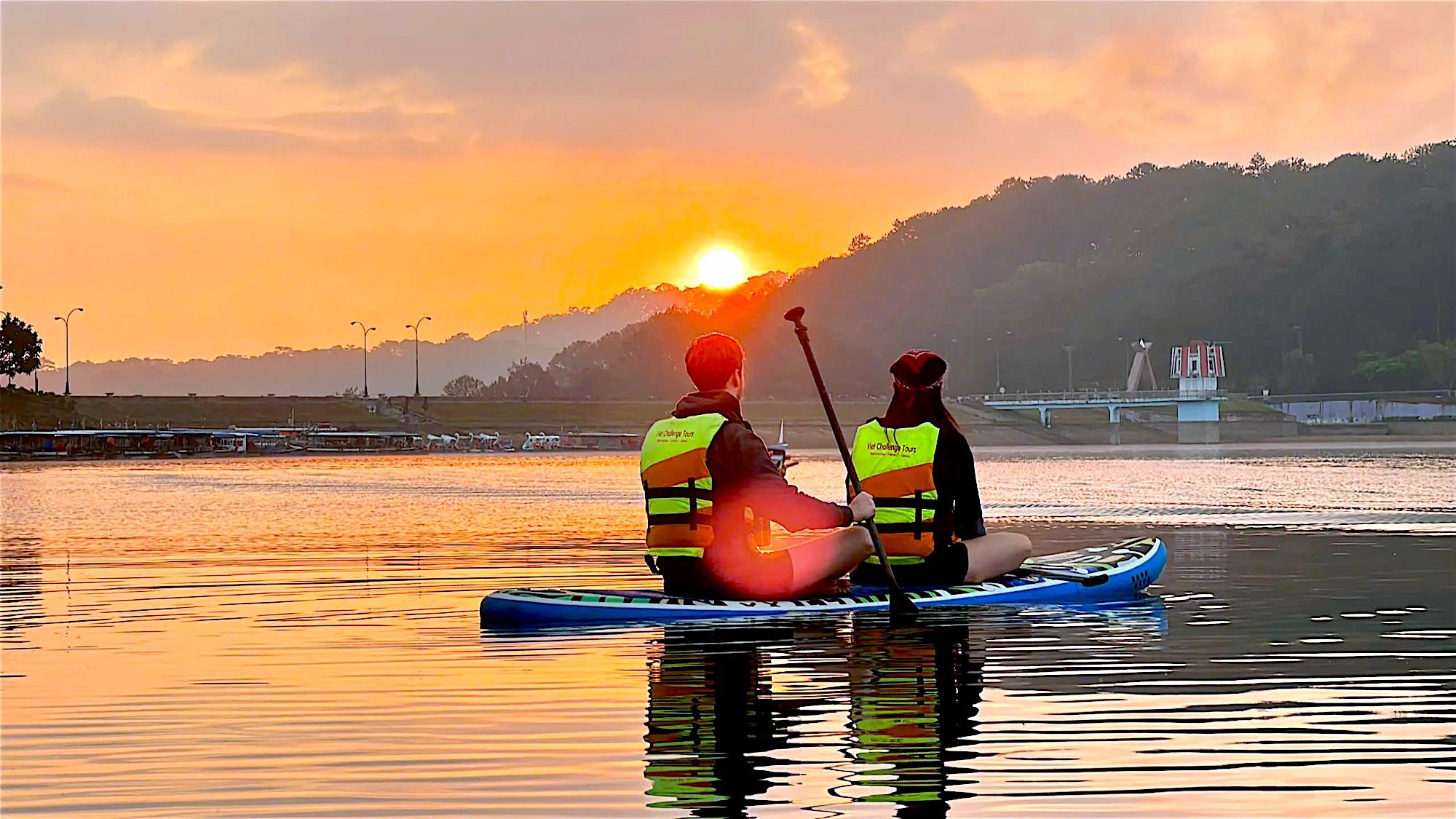 Chèo thuyền kayak trên hồ Đồng Sương
